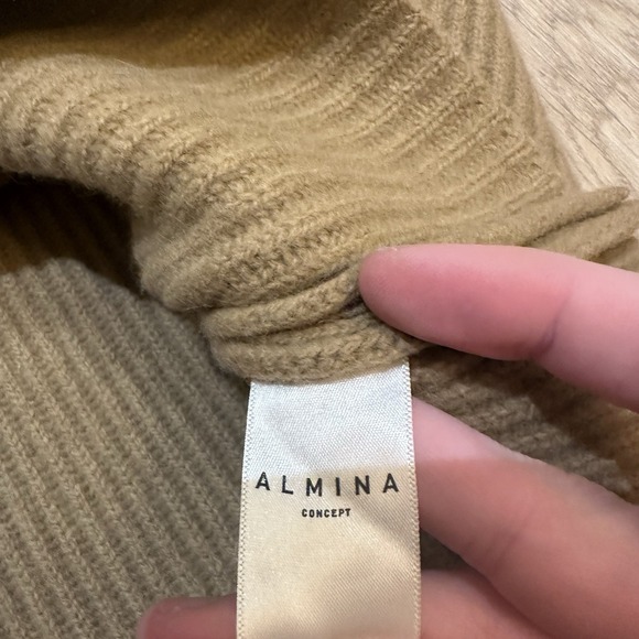 Almina Concept Sweater Camel Tan 100% Geelong Wool V-Neck Sweater Size Small - Picture 8 of 8